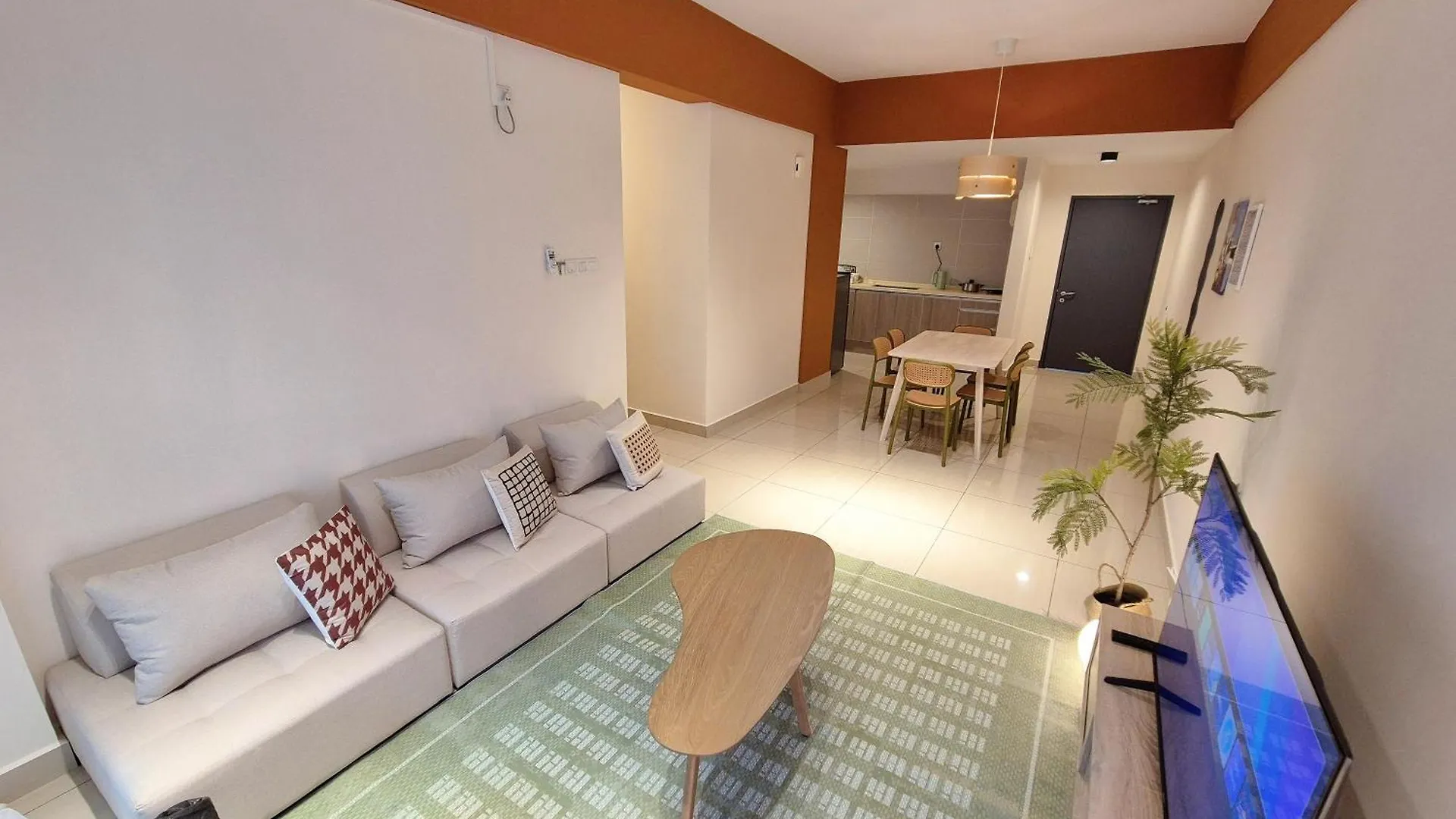 Walking Distance To Mount Austin - 6 Pax Newly Renovated Apartment Johor Bahru