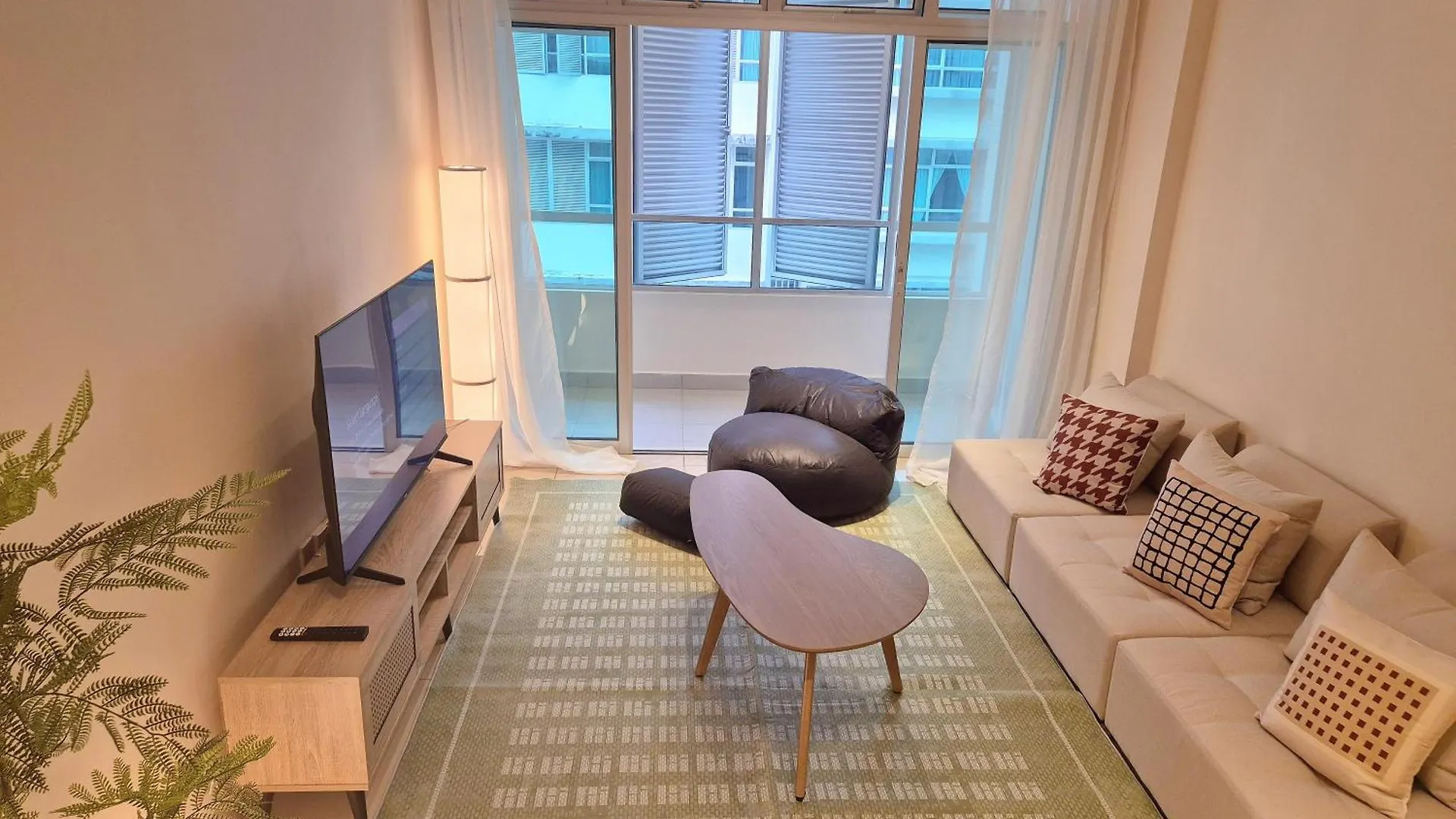 Walking Distance To Mount Austin - 6 Pax Newly Renovated Apartment Johor Bahru 0*,