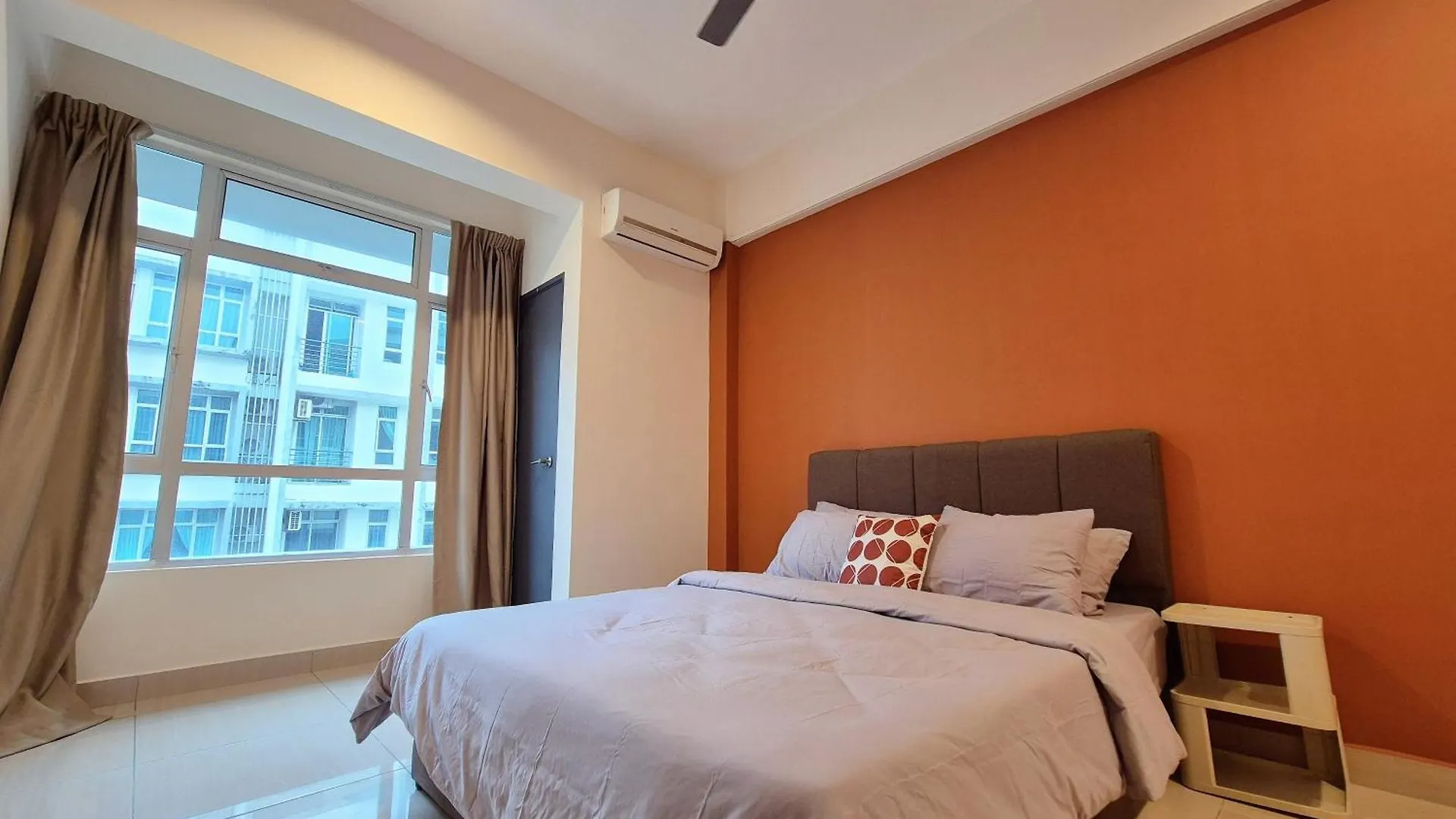 Walking Distance To Mount Austin - 6 Pax Newly Renovated Apartment Johor Bahru