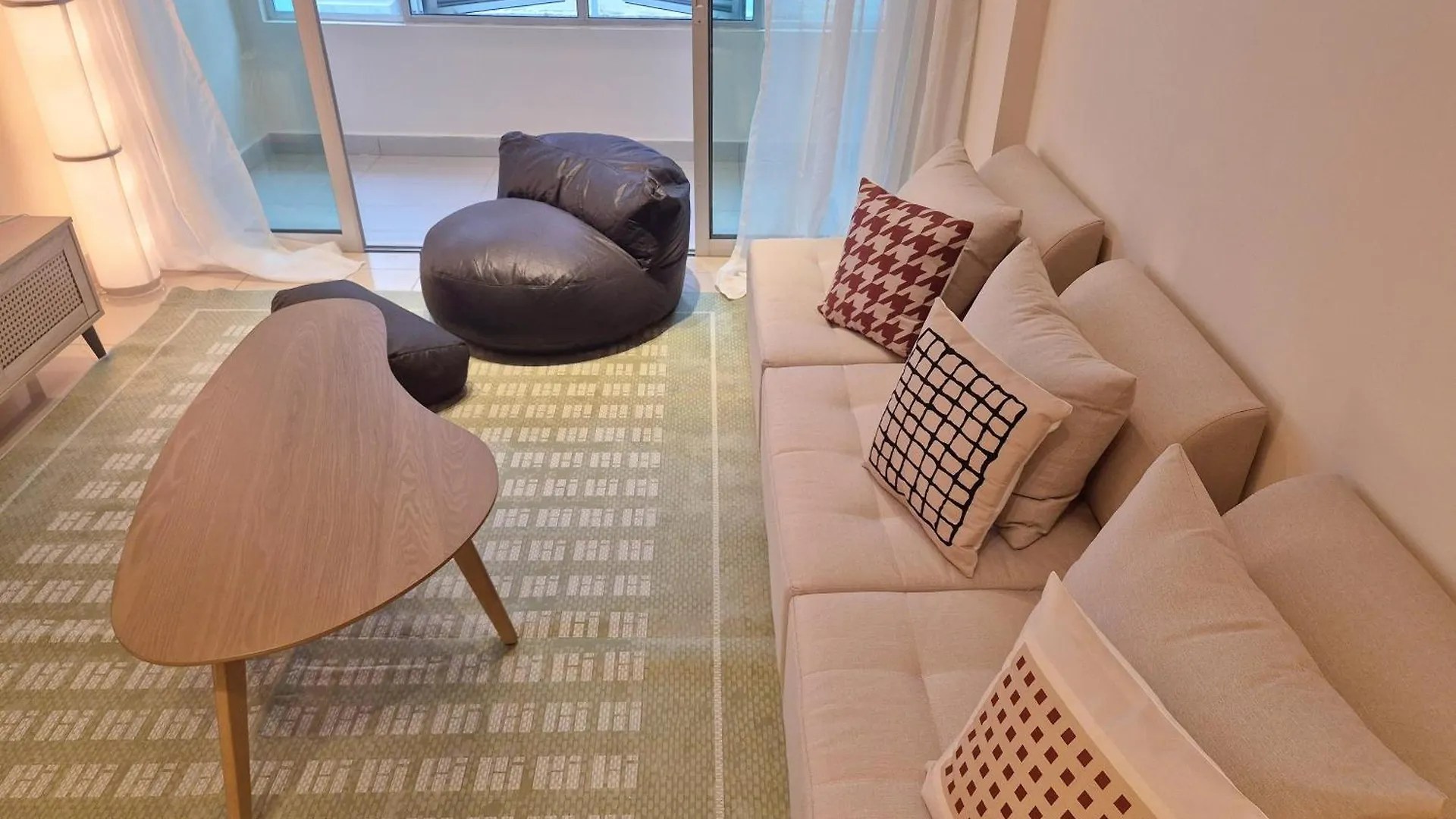 Walking Distance To Mount Austin - 6 Pax Newly Renovated Apartment Johor Bahru