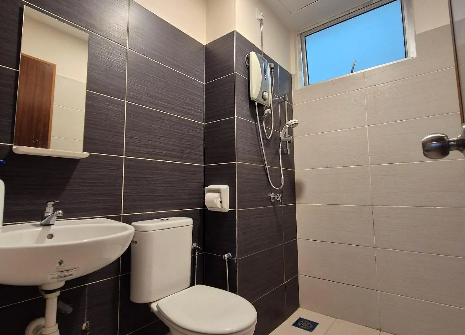 Walking Distance To Mount Austin - 6 Pax Newly Renovated Apartment Johor Bahru Malaysia