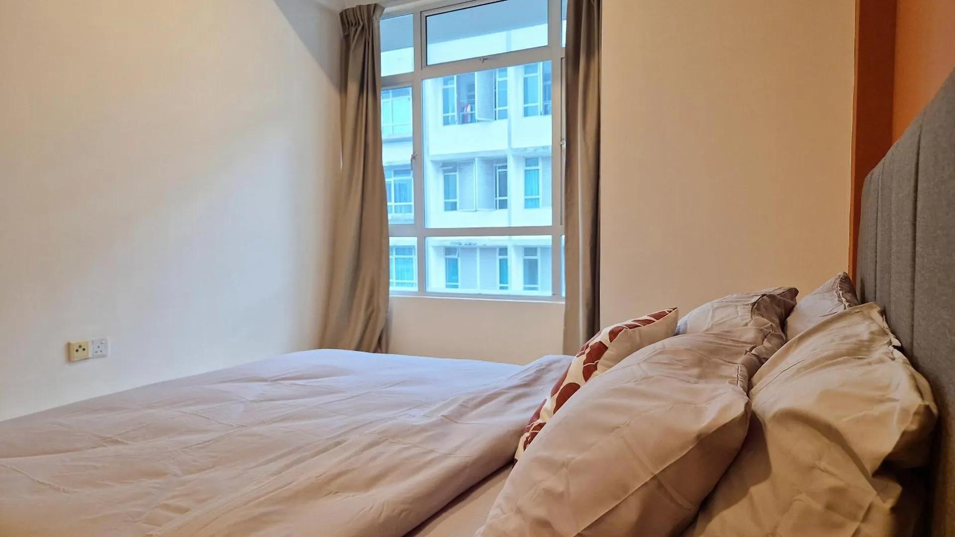 Walking Distance To Mount Austin - 6 Pax Newly Renovated Apartment Johor Bahru
