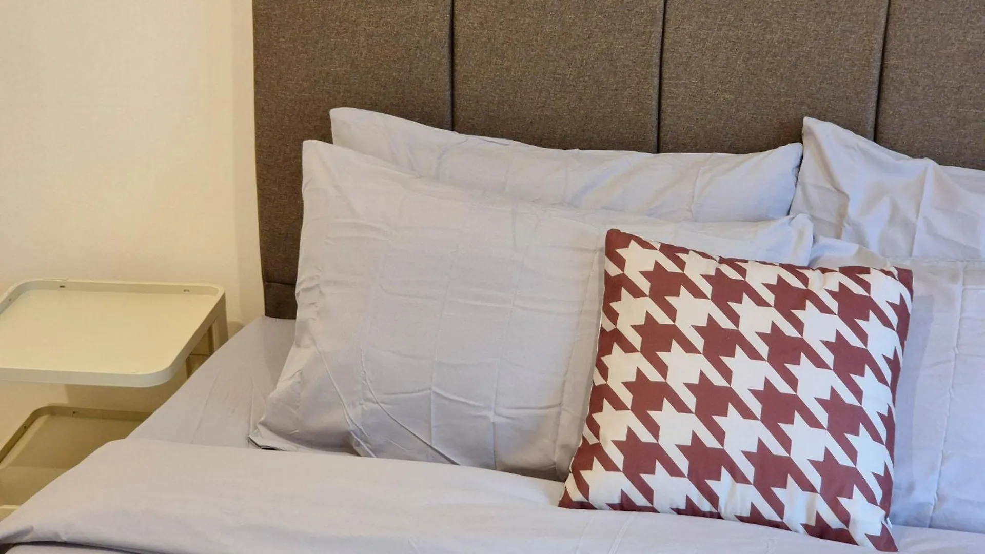 Walking Distance To Mount Austin - 6 Pax Newly Renovated Apartment Johor Bahru