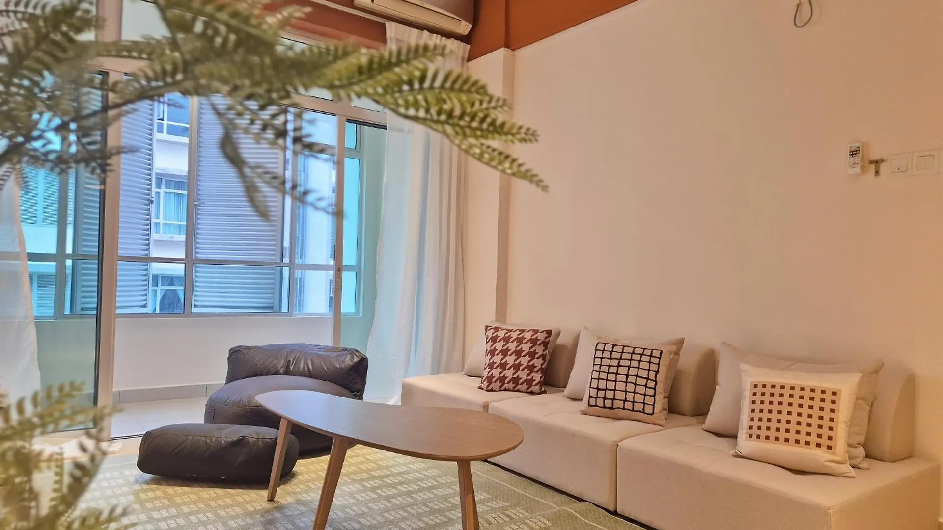 Walking Distance To Mount Austin - 6 Pax Newly Renovated Apartment Johor Bahru