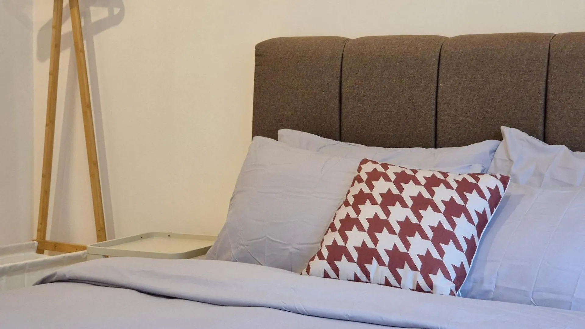 Walking Distance To Mount Austin - 6 Pax Newly Renovated Apartment Johor Bahru
