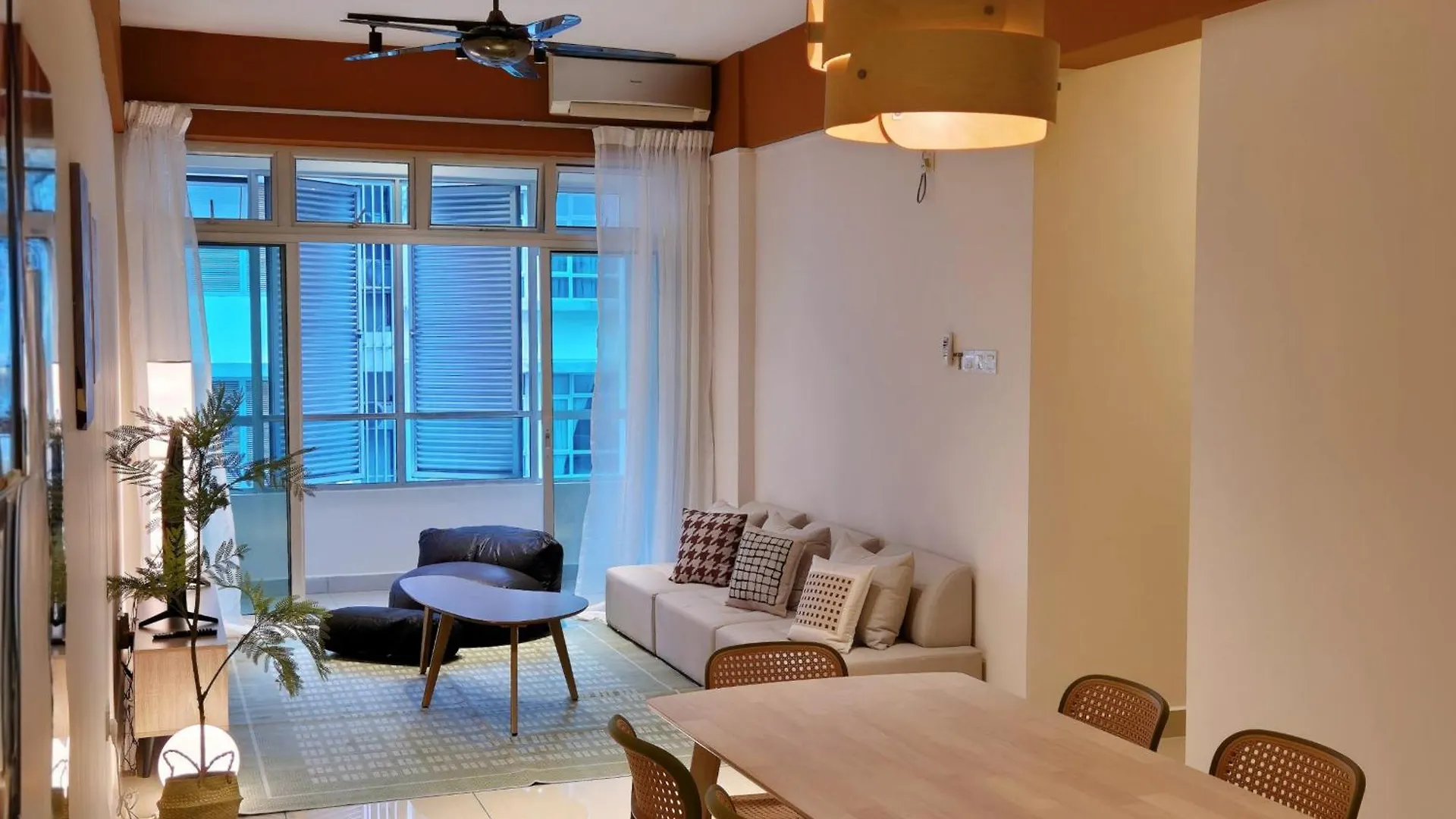Walking Distance To Mount Austin - 6 Pax Newly Renovated Apartment Johor Bahru