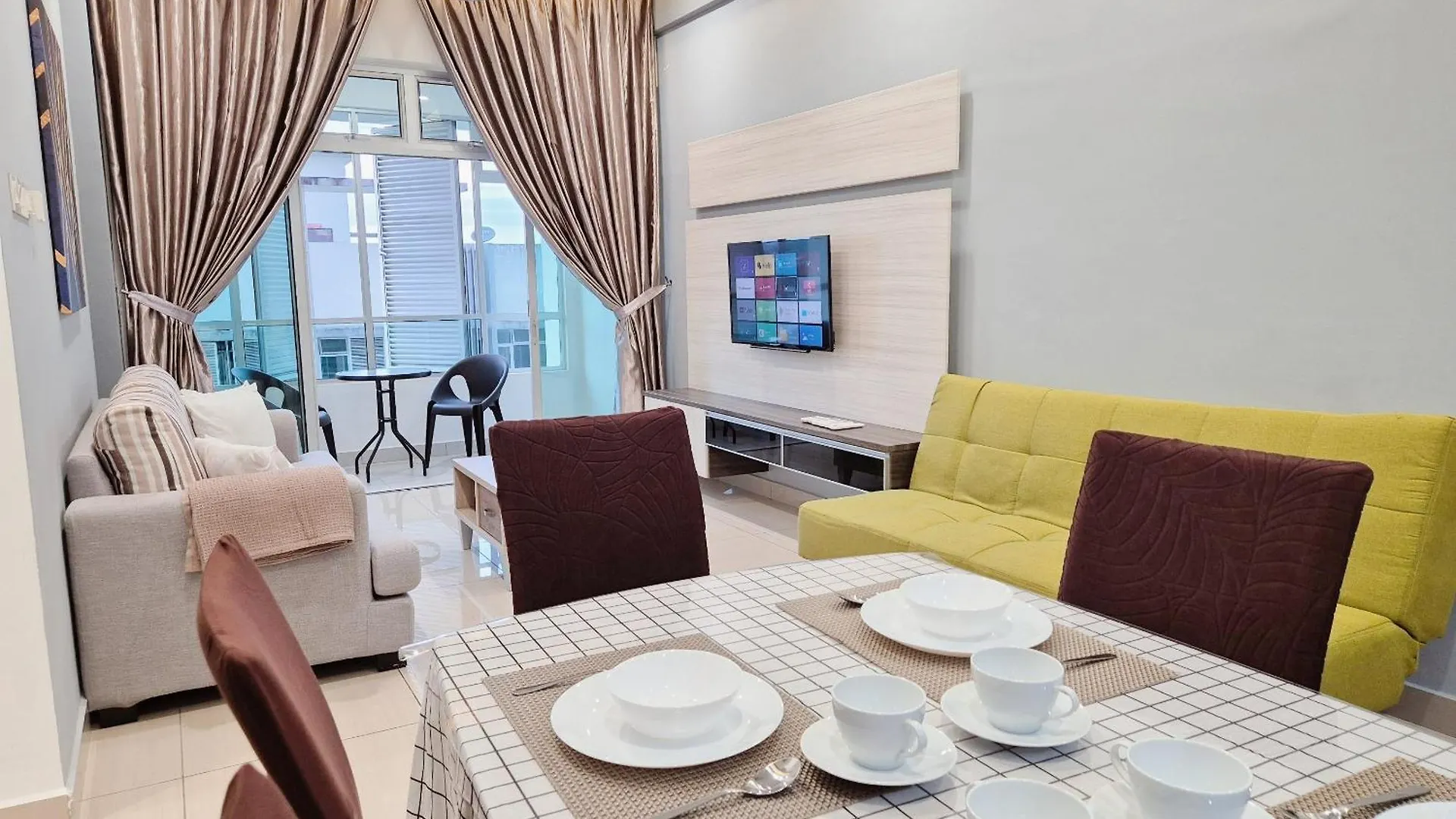 Walking Distance To Mount Austin - 6 Pax Newly Renovated Apartment Johor Bahru
