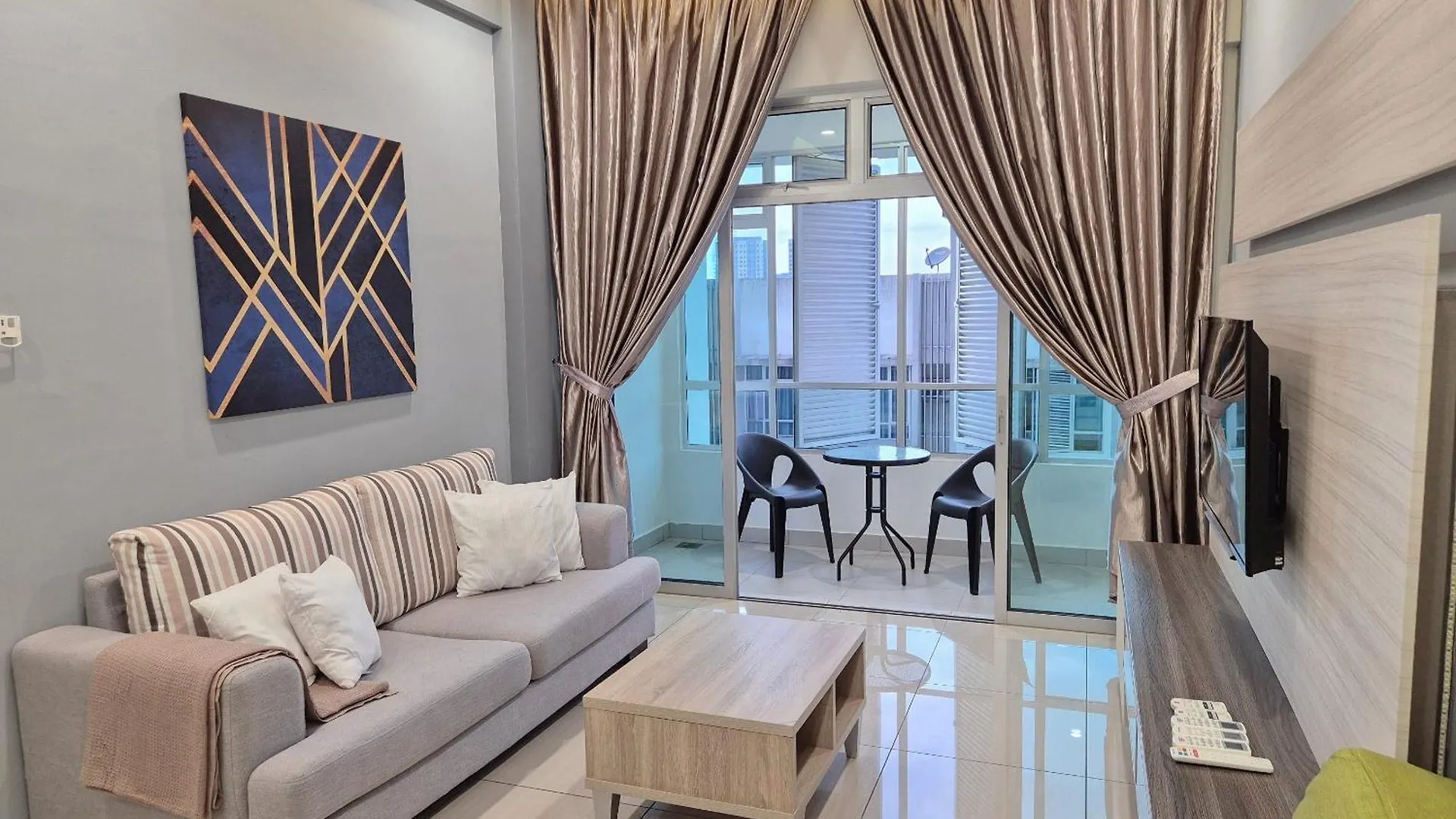 Walking Distance To Mount Austin - 6 Pax Newly Renovated Apartment Johor Bahru 0*,