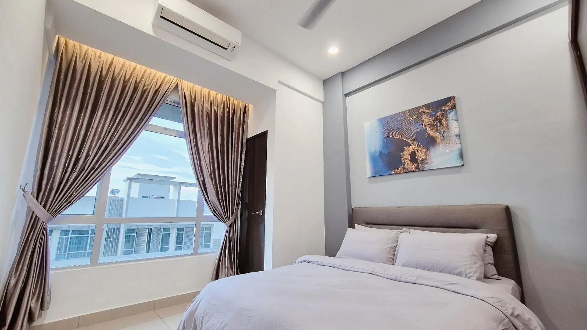 Walking Distance To Mount Austin - 6 Pax Newly Renovated Apartment Johor Bahru