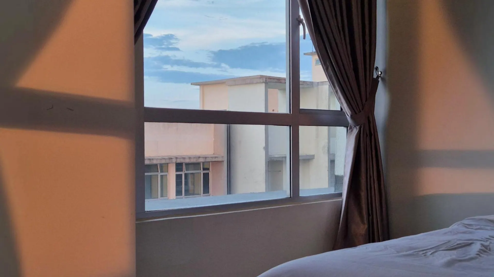 Walking Distance To Mount Austin - 6 Pax Newly Renovated Apartment Johor Bahru 0*,