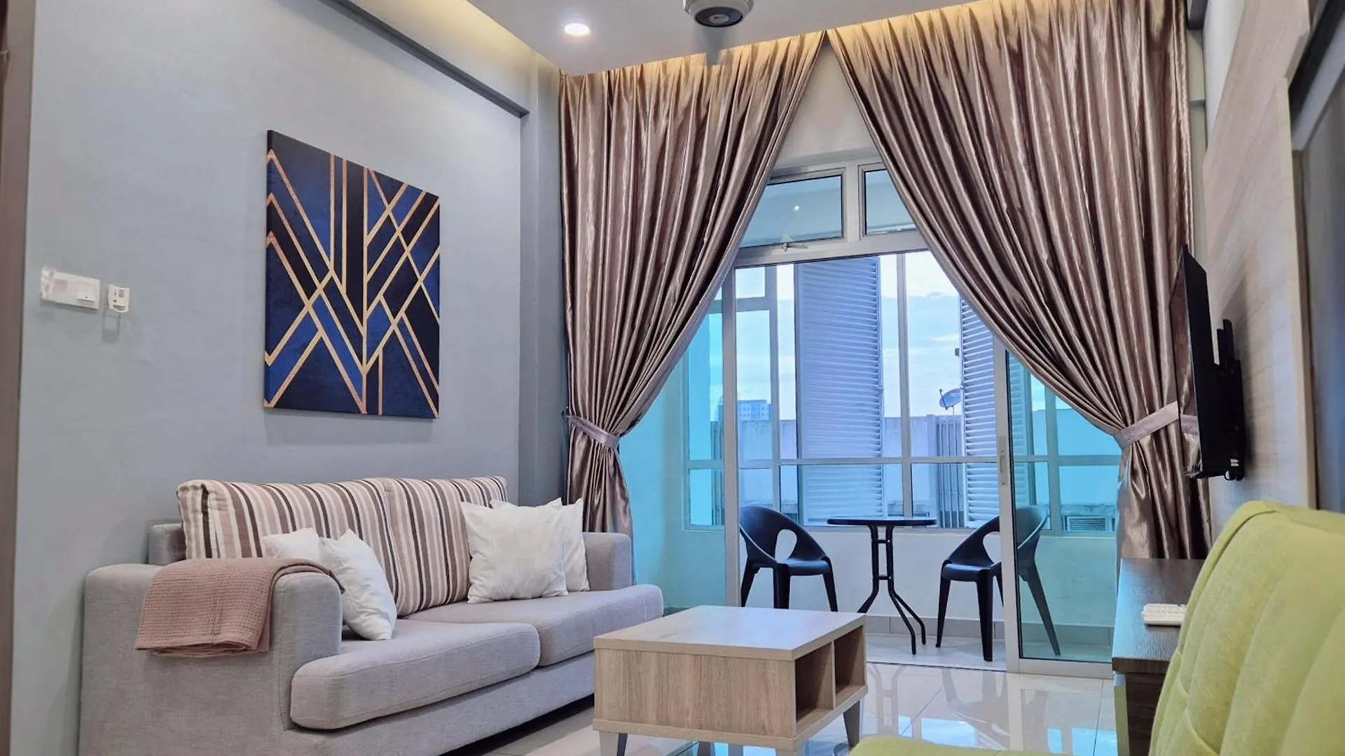 Walking Distance To Mount Austin - 6 Pax Newly Renovated Apartment Johor Bahru