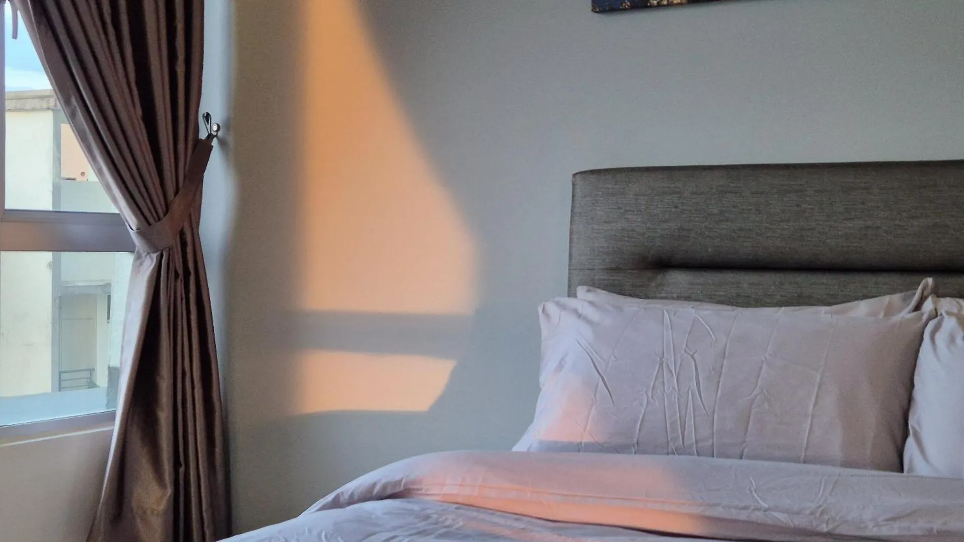 Walking Distance To Mount Austin - 6 Pax Newly Renovated Apartment Johor Bahru