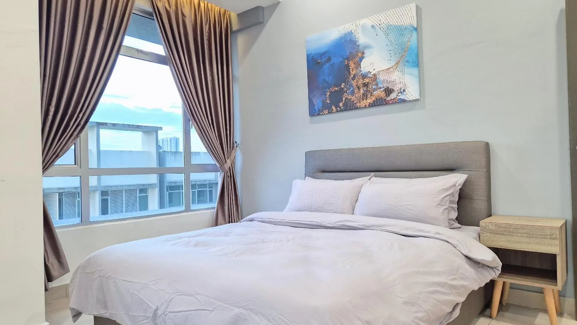 Walking Distance To Mount Austin - 6 Pax Newly Renovated Apartment Johor Bahru