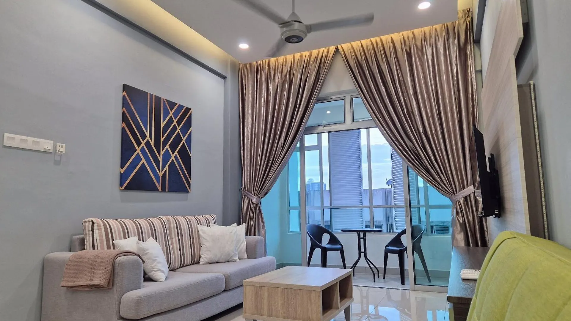 Walking Distance To Mount Austin - 6 Pax Newly Renovated Apartment Johor Bahru 0*,  Malaysia