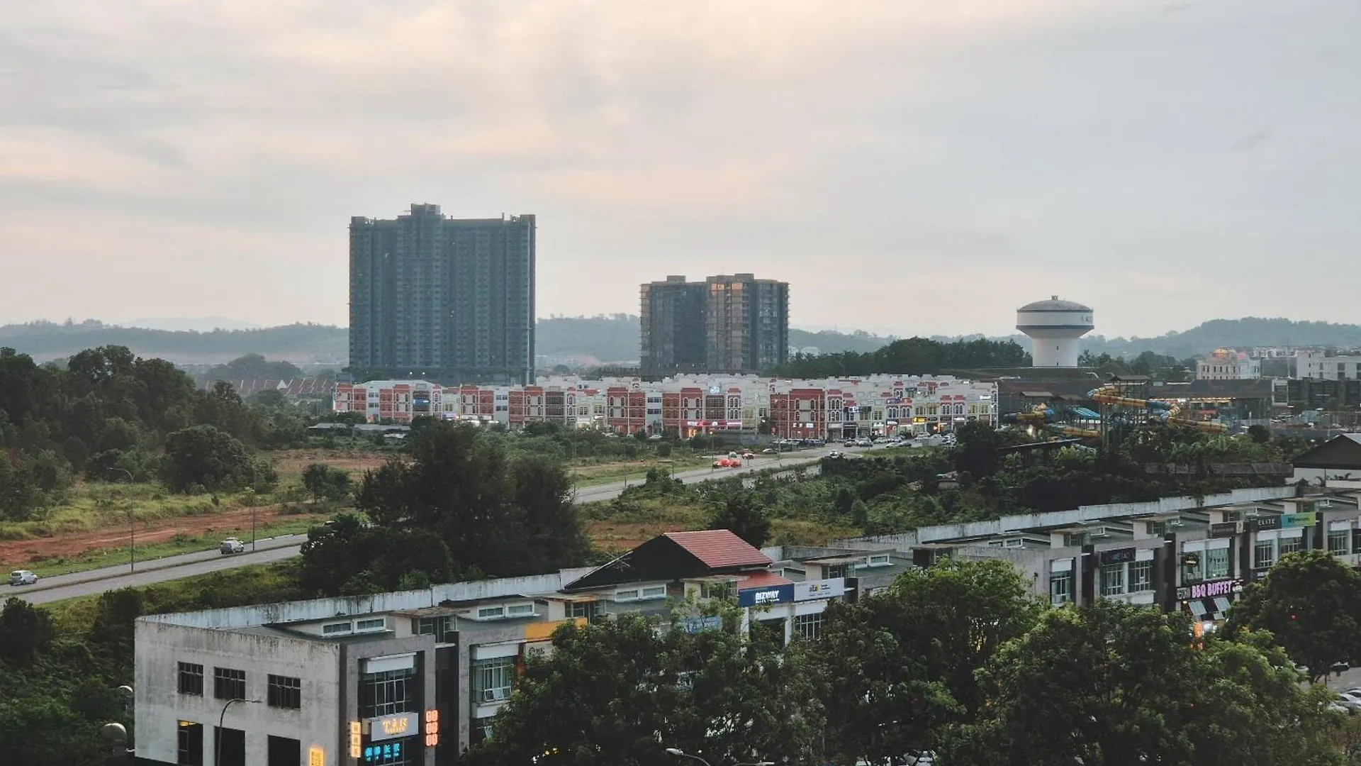 Walking Distance To Mount Austin - 6 Pax Newly Renovated Apartment Johor Bahru 0*,  Malaysia